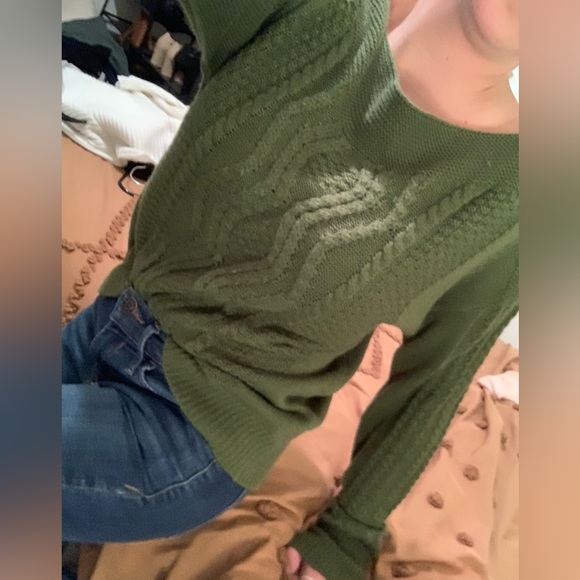 Women’s loose fitting lightweight knit sweater - Picture 2 of 3